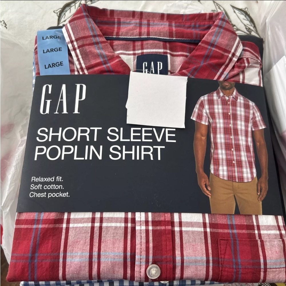 Men’s Gap Red Plaid Short Sleeve Button Down Size Large NWT
